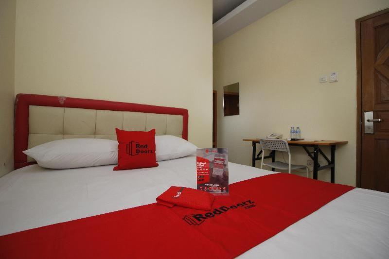 红门plus酒店-雅加达加兰佩穆达 客房 照片